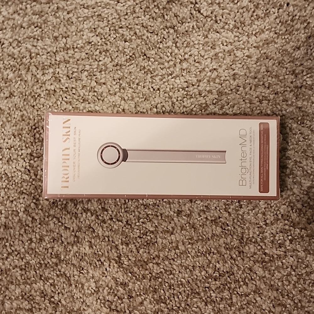 Trophy Skin BrightenMD multifunction  eye, face, & neck tool